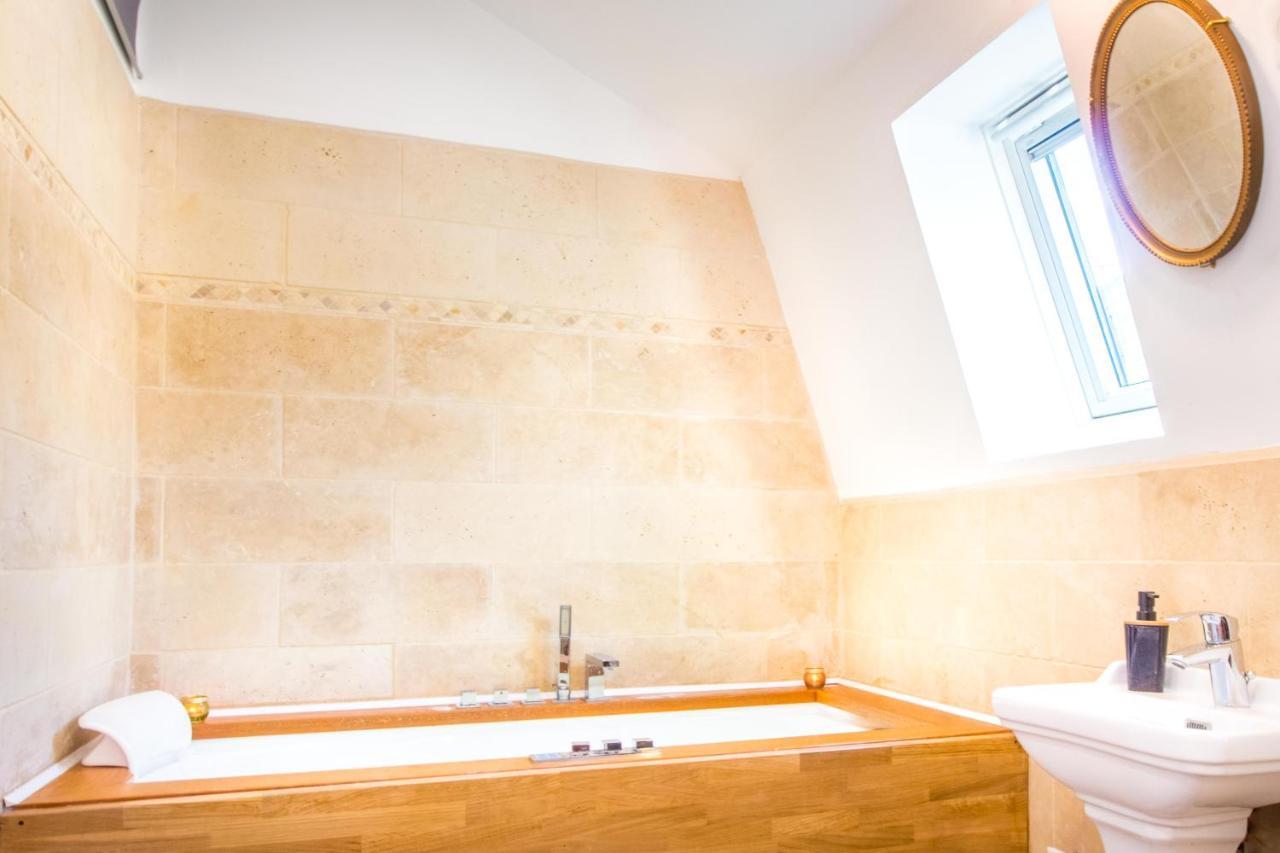Jacuzzi - La Petite Romantique - Flobnb Laon Eksteriør billede